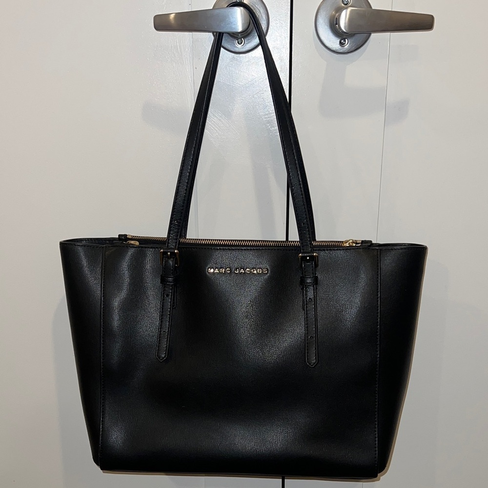 Marc Jacobs Elegant Black Tote